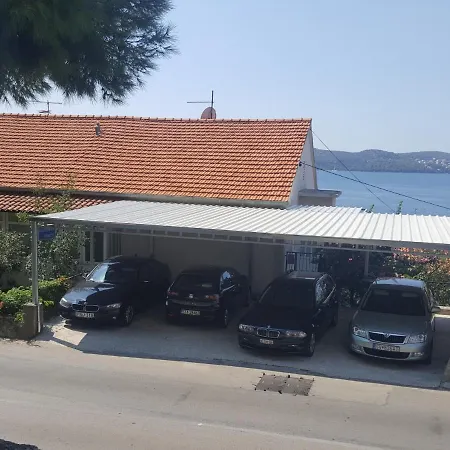 Appartement Mastelic With Pool Next To The