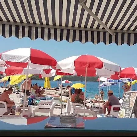 Daire Mastelic With Pool Next To The