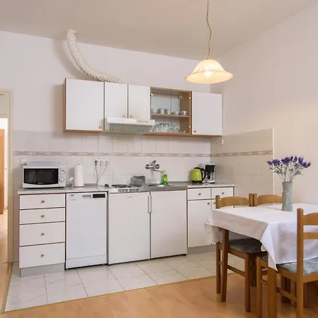 Apartment Mastelic With Pool Next To The Trogir
