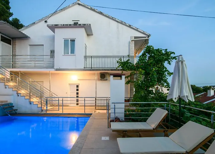 Mastelic With Pool Next To The Апартаменты *