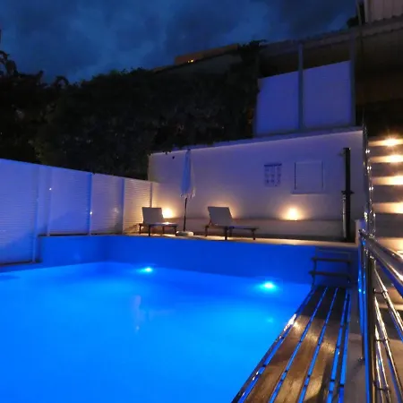 Mastelic With Pool Next To The Apartment