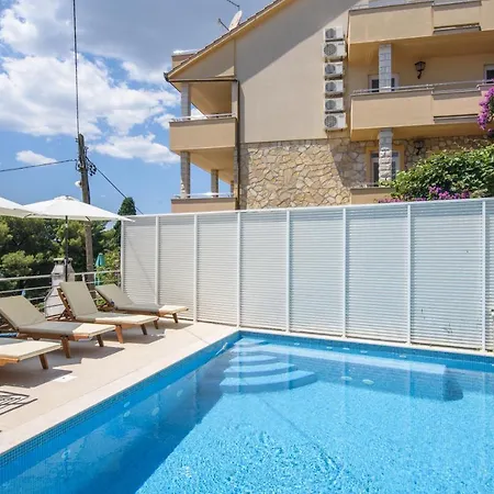 Mastelic With Pool Next To The * טרוגיר