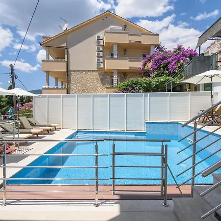 Mastelic With Pool Next To The Trogir
