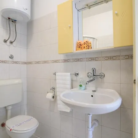 Apartamento Mastelic With Pool Next To The *