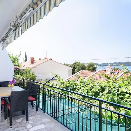 Apartment Mastelic With Pool Next To The