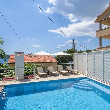 Appartamento Mastelic With Pool Next To The