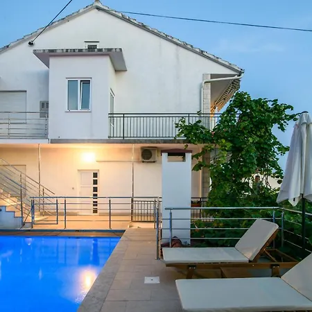Mastelic With Pool Next To The Apartment *
