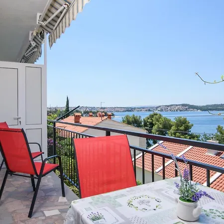 Apartamento Mastelic With Pool Next To The Trogir