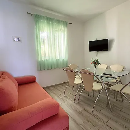 Apartment Mastelic With Pool Next To The