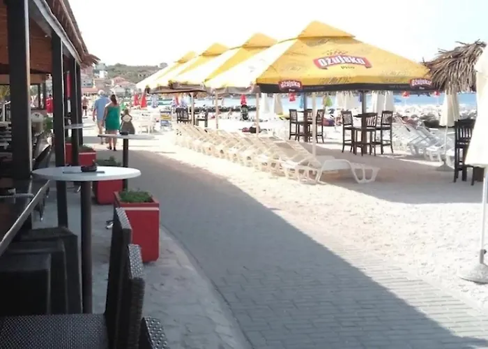 Mastelic With Pool Next To The Trogir