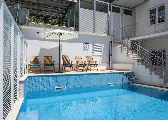 Mastelic With Pool Next To The Lägenhet *