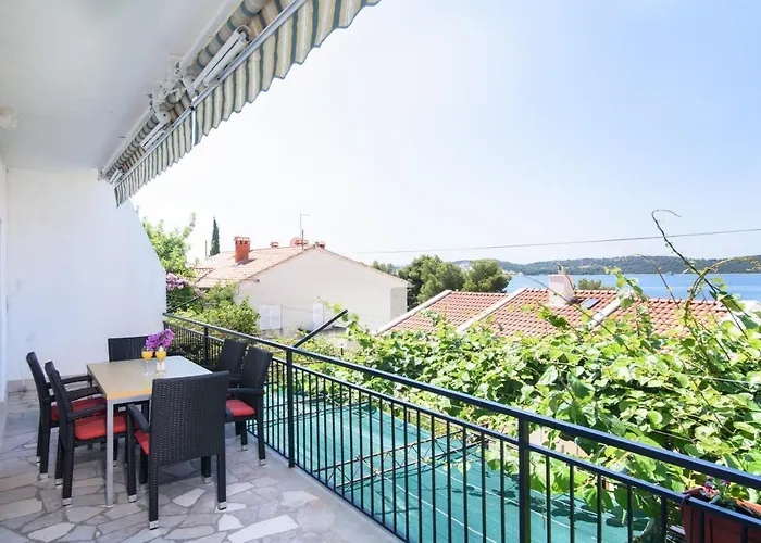 Διαμέρισμα Mastelic With Pool Next To The