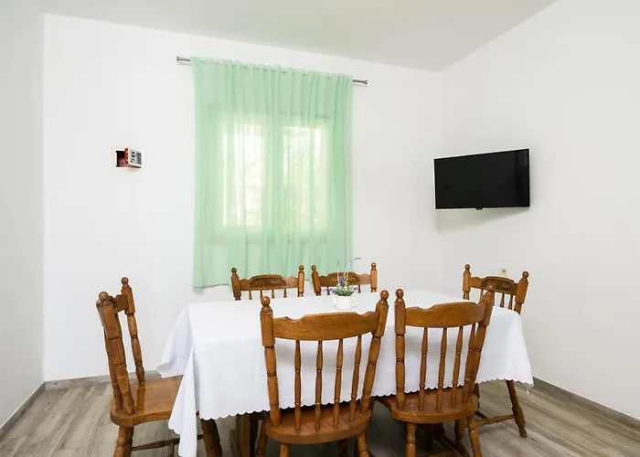 Mastelic With Pool Next To The Διαμέρισμα Τρογκίρ