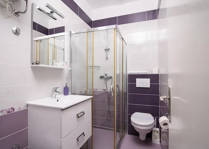 Mastelic With Pool Next To The Trogir