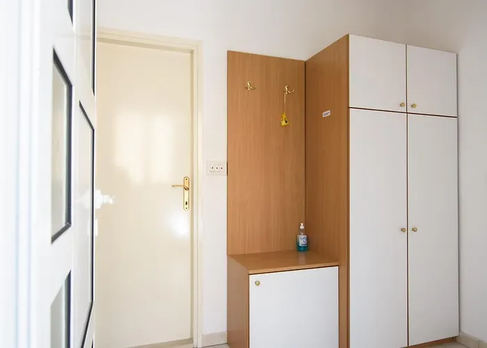 Mastelic With Pool Next To The Διαμέρισμα Τρογκίρ