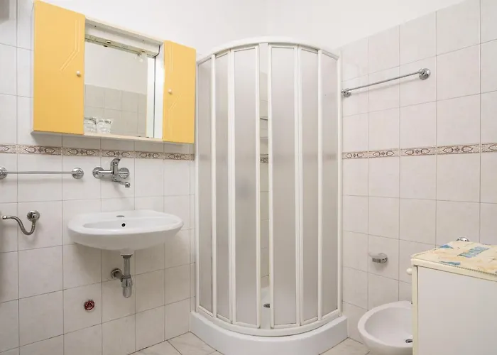 Lägenhet Mastelic With Pool Next To The *