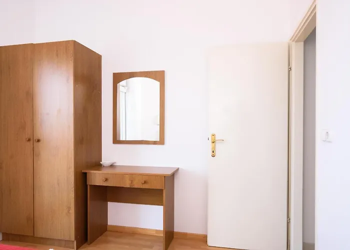 Lägenhet Mastelic With Pool Next To The *