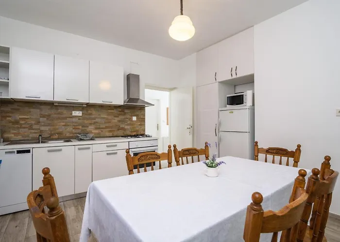 Διαμέρισμα Mastelic With Pool Next To The *