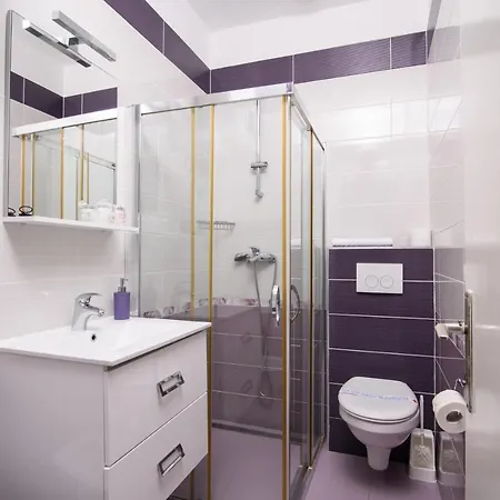 Mastelic With Pool Next To The Trogir