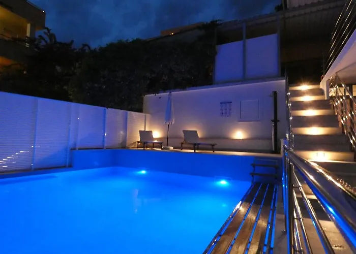 Mastelic With Pool Next To The דירה